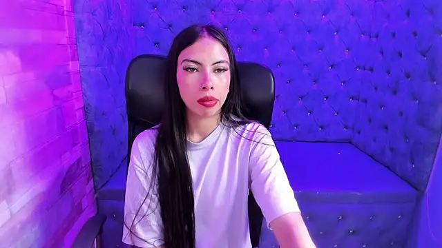 Snapshot of Alana_Hotterr chatting on 02/18/26, 03:46 Alana Hotterr online show from 02/18/26, 03:46