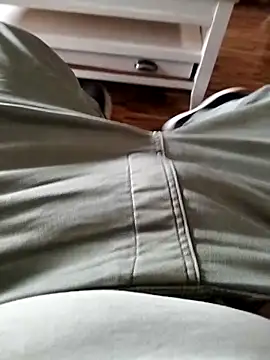 Snapshot of pj_pm90 chatting on 12/15/25, 10:41 pj pm90 online show from 12/15/25, 10:41