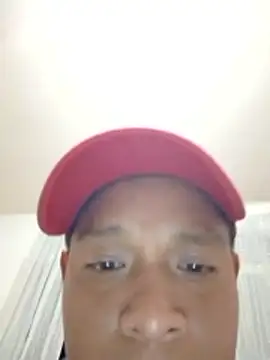 Snapshot of derekk0923 chatting on 12/16/25, 05:12 derekk0923 online show from 12/16/25, 05:12