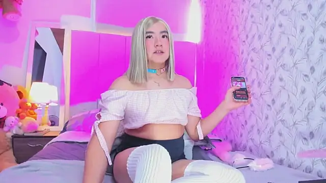 Snapshot of TaylorSweetI chatting on 02/14/26, 06:37 TaylorSweetI online show from 02/14/26, 06:37