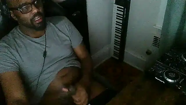 Snapshot of MrUnintentional chatting on 01/07/26, 05:32 MrUnintentional online show from 01/07/26, 05:32