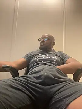 Snapshot of MrUnintentional chatting on 07/17/26, 01:12 MrUnintentional online show from 07/17/26, 01:12