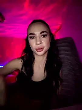 Snapshot of _Juliss_ chatting on 12/14/25, 02:33 Juliss online show from 12/14/25, 02:33