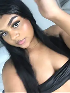 Snapshot of SalomeReed chatting on 12/15/25, 04:55 SalomeReed online show from 12/15/25, 04:55