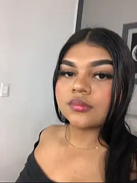 Snapshot of SalomeReed chatting on 12/16/25, 12:54 SalomeReed online show from 12/16/25, 12:54