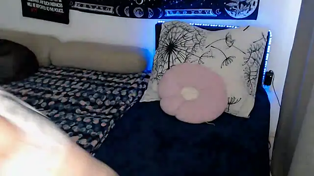 Snapshot of AlienforTwenty chatting on 07/10/26, 10:29 AlienforTwenty online show from 07/10/26, 10:29