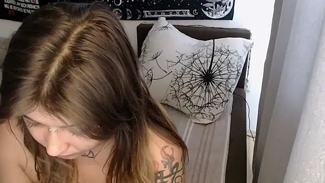 Snapshot of AlienforTwenty chatting on 07/20/26, 10:39 AlienforTwenty online show from 07/20/26, 10:39