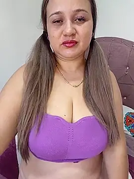 Snapshot of MMia_18 chatting on 12/13/25, 08:47 MMia 18 online show from 12/13/25, 08:47