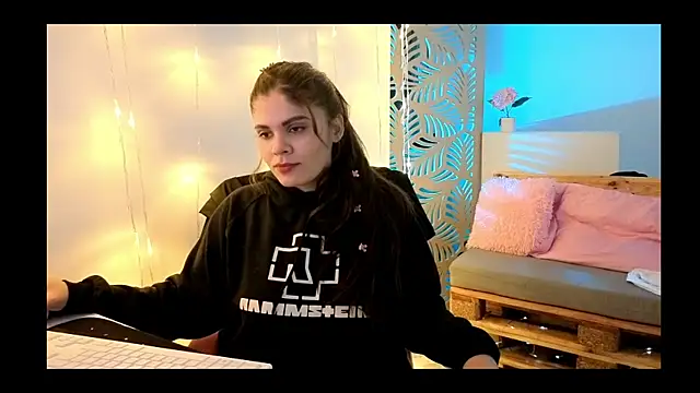 Snapshot of vickvalencia2 chatting on 01/09/26, 06:16 vickvalencia2 online show from 01/09/26, 06:16