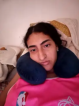 Snapshot of LindaRojas chatting on 12/16/25, 07:41 LindaRojas online show from 12/16/25, 07:41