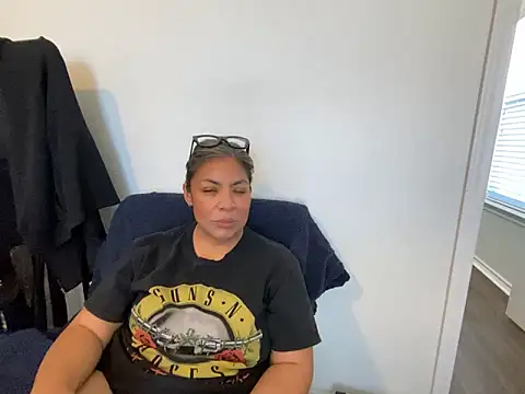 Snapshot of BettyWhispers chatting on 01/18/26, 06:01 BettyWhispers online show from 01/18/26, 06:01