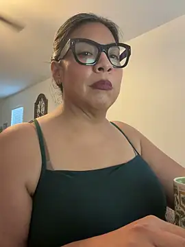 Snapshot of BettyWhispers chatting on 03/10/26, 02:33 BettyWhispers online show from 03/10/26, 02:33