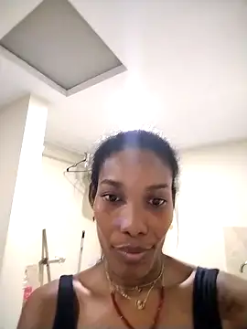 Snapshot of Shaara_bloommy chatting on 12/15/25, 04:06 Shaara bloommy online show from 12/15/25, 04:06