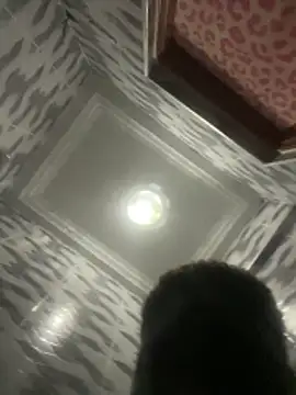 Snapshot of melaninpoppop chatting on 12/18/25, 01:22 melaninpoppop online show from 12/18/25, 01:22