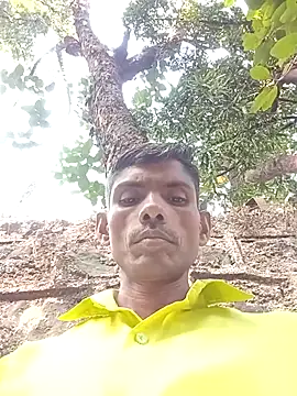 Snapshot of Akash32y chatting on 12/14/25, 10:42 Akash32y online show from 12/14/25, 10:42