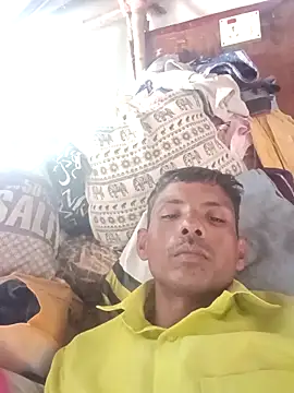 Snapshot of Akash32y chatting on 12/15/25, 08:29 Akash32y online show from 12/15/25, 08:29