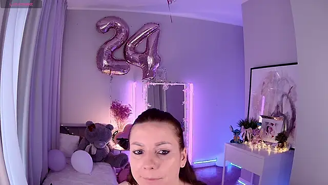 Snapshot of Ann_Me chatting on 12/14/25, 07:14 Ann Me online show from 12/14/25, 07:14