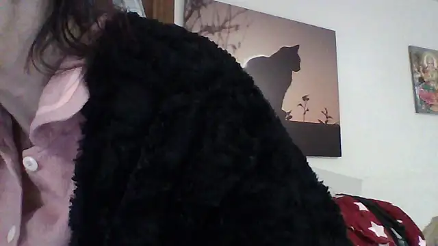 Lunamaya7 online show from 12/23/25, 04:32