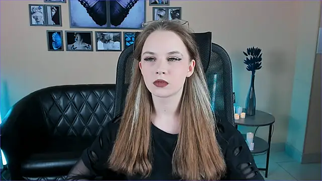 Snapshot of SsoniaRay chatting on 12/17/25, 12:11 SsoniaRay online show from 12/17/25, 12:11