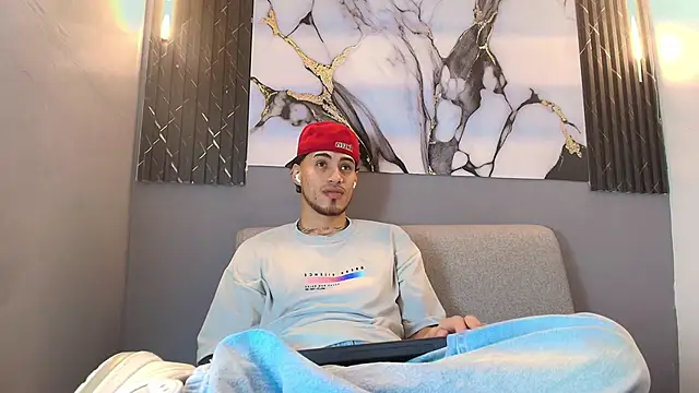 Snapshot of DAVIN_01 chatting on 12/15/25, 12:09 DAVIN 01 online show from 12/15/25, 12:09