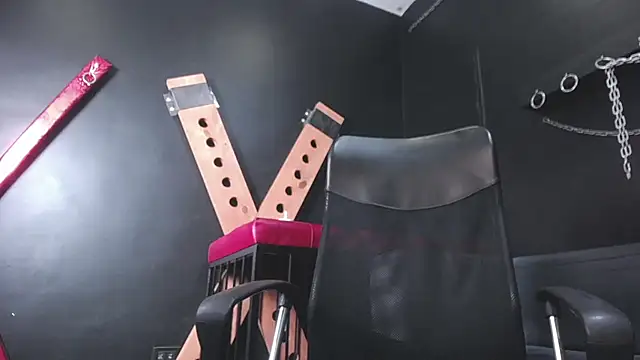 Snapshot of Alex_Flame_ chatting on 12/20/25, 01:18 Alex Flame online show from 12/20/25, 01:18