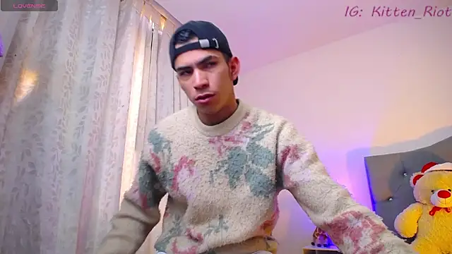 Snapshot of TOMBOYSEXX chatting on 12/19/25, 12:23 TOMBOYSEXX online show from 12/19/25, 12:23