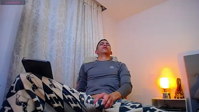 Snapshot of TOMBOYSEXX chatting on 01/08/26, 11:34 TOMBOYSEXX online show from 01/08/26, 11:34