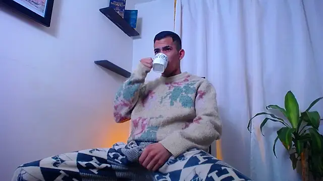 Snapshot of TOMBOYSEXX chatting on 03/04/26, 09:59 TOMBOYSEXX online show from 03/04/26, 09:59