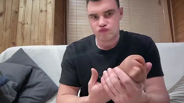 Snapshot of Ronnie_Power chatting on 12/15/25, 10:14 Ronnie Power online show from 12/15/25, 10:14