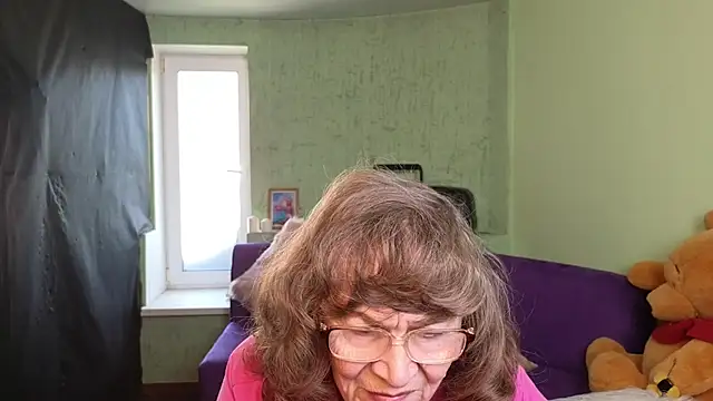 Snapshot of Betty_Bricks chatting on 05/28/26, 01:52 Betty Bricks online show from 05/28/26, 01:52