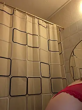 Snapshot of vinique99 chatting on 12/16/25, 03:33 vinique99 online show from 12/16/25, 03:33