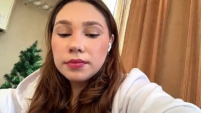 Snapshot of MyFavoritday chatting on 12/18/25, 10:32 MyFavoritday online show from 12/18/25, 10:32