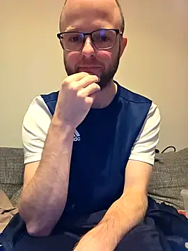 Snapshot of SoftishInflow chatting on 12/15/25, 05:50 SoftishInflow online show from 12/15/25, 05:50