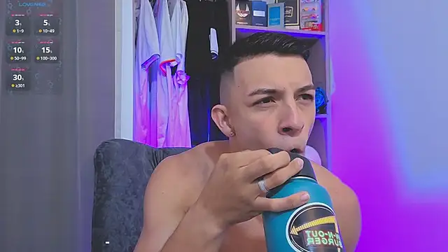 Snapshot of Samuel_up01 chatting on 03/04/26, 01:11 Samuel up01 online show from 03/04/26, 01:11