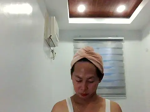 Snapshot of Seductive_diana chatting on 12/16/25, 05:34 Seductive diana online show from 12/16/25, 05:34