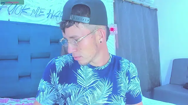 Snapshot of sweetboyssex_ chatting on 12/15/25, 12:09 sweetboyssex online show from 12/15/25, 12:09