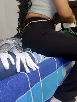 Snapshot of SHARLOT2427 chatting on 12/18/25, 09:43 SHARLOT2427 online show from 12/18/25, 09:43