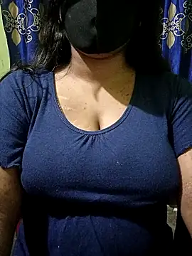 Queen-Tisha-Moni online show from 12/15/25, 04:11