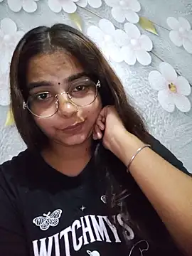 Snapshot of Himani_0122 chatting on 06/15/26, 08:27 Himani 0122 online show from 06/15/26, 08:27