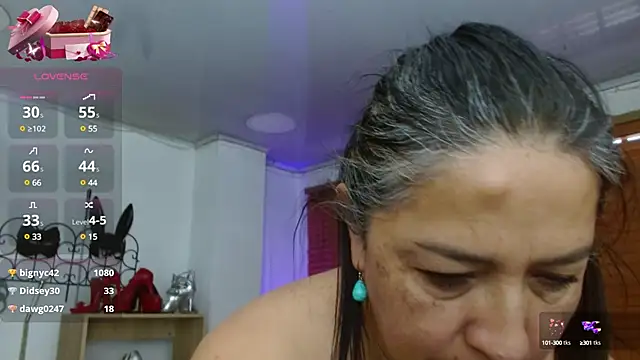 Snapshot of paola_xm chatting on 02/06/25, 01:43 paola xm online show from 02/06/25, 01:43