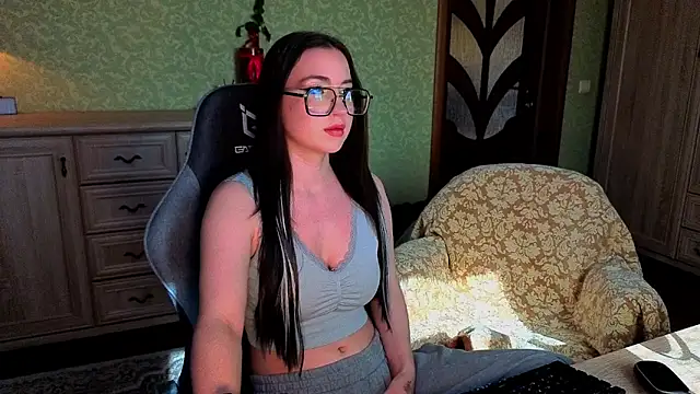 Snapshot of AnneAverry chatting on 03/23/26, 11:47 AnneAverry online show from 03/23/26, 11:47