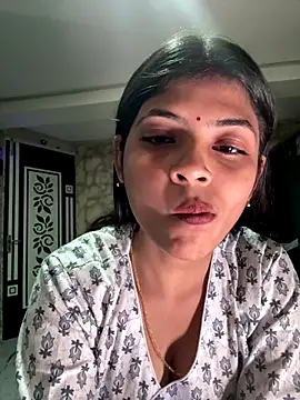 Snapshot of lovebirds696968 chatting on 12/17/25, 06:03 lovebirds696968 online show from 12/17/25, 06:03