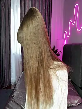 Snapshot of Moonliiine chatting on 12/16/25, 05:56 Moonliiine online show from 12/16/25, 05:56