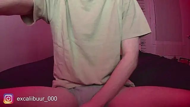 Snapshot of excaliibuur chatting on 12/14/25, 05:51 excaliibuur online show from 12/14/25, 05:51