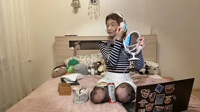 AliceInYourWonders online show from 12/21/25, 11:39