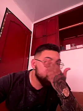 Snapshot of JCardona69 chatting on 12/14/25, 08:24 JCardona69 online show from 12/14/25, 08:24