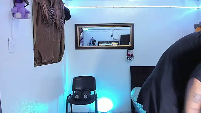 Snapshot of Bull__fit chatting on 02/01/26, 04:11 Bull fit online show from 02/01/26, 04:11