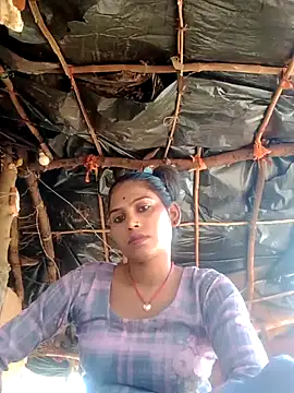 Snapshot of Rinki_malhotra chatting on 12/20/25, 07:15 Rinki malhotra online show from 12/20/25, 07:15