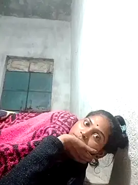 Snapshot of Rinki_malhotra chatting on 12/22/25, 06:27 Rinki malhotra online show from 12/22/25, 06:27