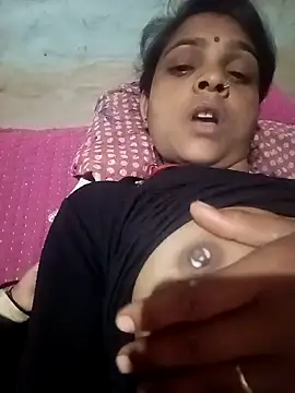 Snapshot of Rinki_malhotra chatting on 02/15/26, 03:42 Rinki malhotra online show from 02/15/26, 03:42